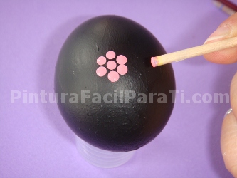 como-pintar-huevos-de-pascua-con-dot-painting-puntillismo