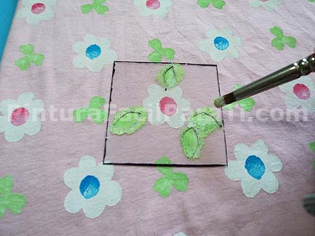 camisetas-con-flores-de-tela