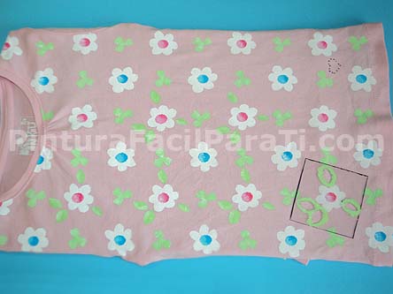 camisetas-con-flores-de-tela